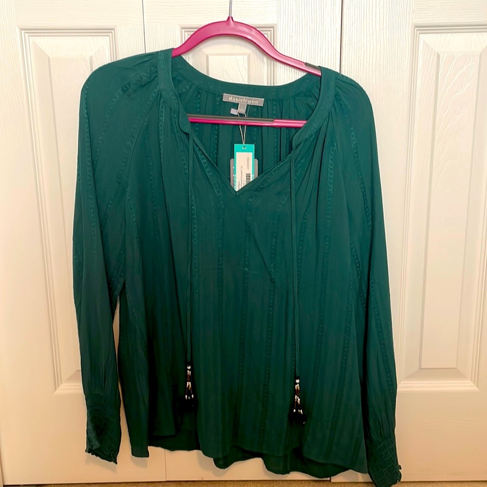 New with tags Daniel Rainn green blouse with tie detail